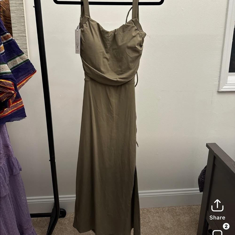 halara mido dress